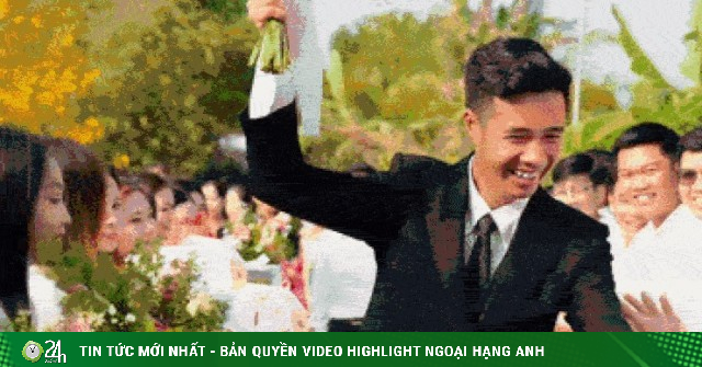 Cô dâu bắc ghế 50cm hôn chú rể 1m9 trong đám cưới ở miền Tây