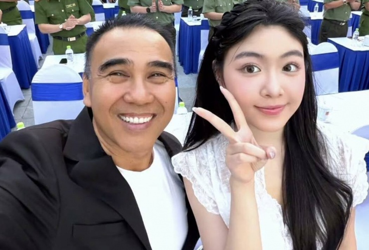 Ảnh sao 20/4: Thúy Hạnh sang Italy thăm con gái - 11