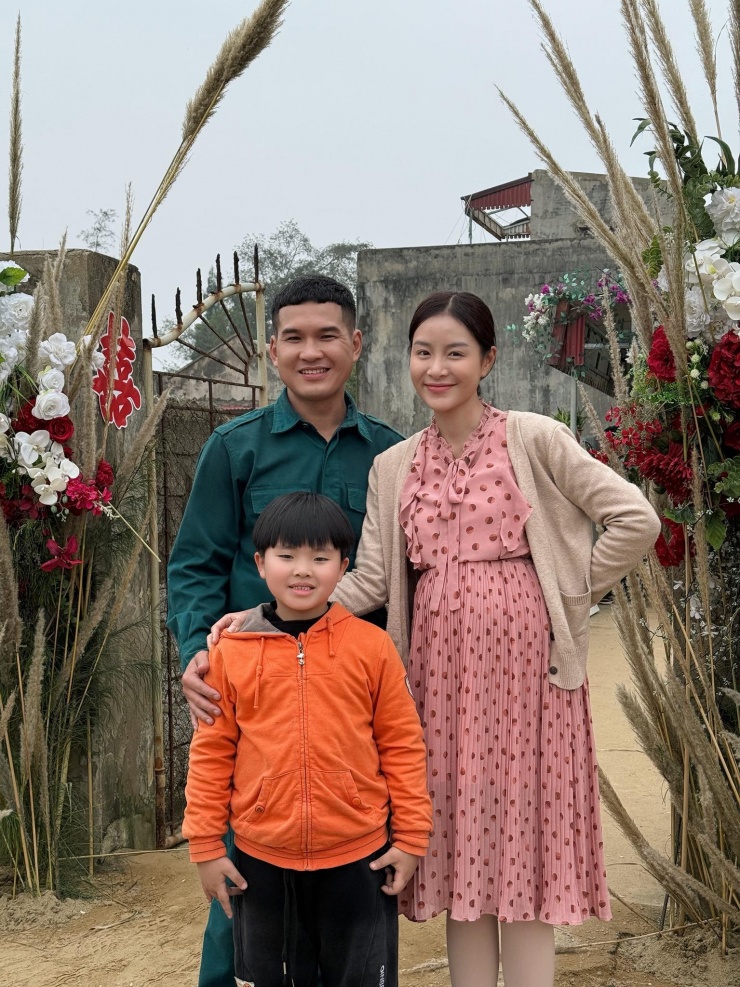 Nữ diễn viên khiến không ít khán giả bất ngờ bởi nhân vật lần này của cô có ngoại hình khác hẳn vai Yến "thờn bơn" trong phim "Không giới hạn" mới đây. 