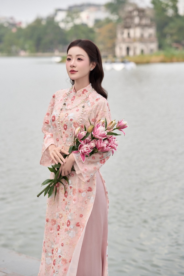 Nhan sắc đời thực của nữ diễn viên sinh năm 2000. 