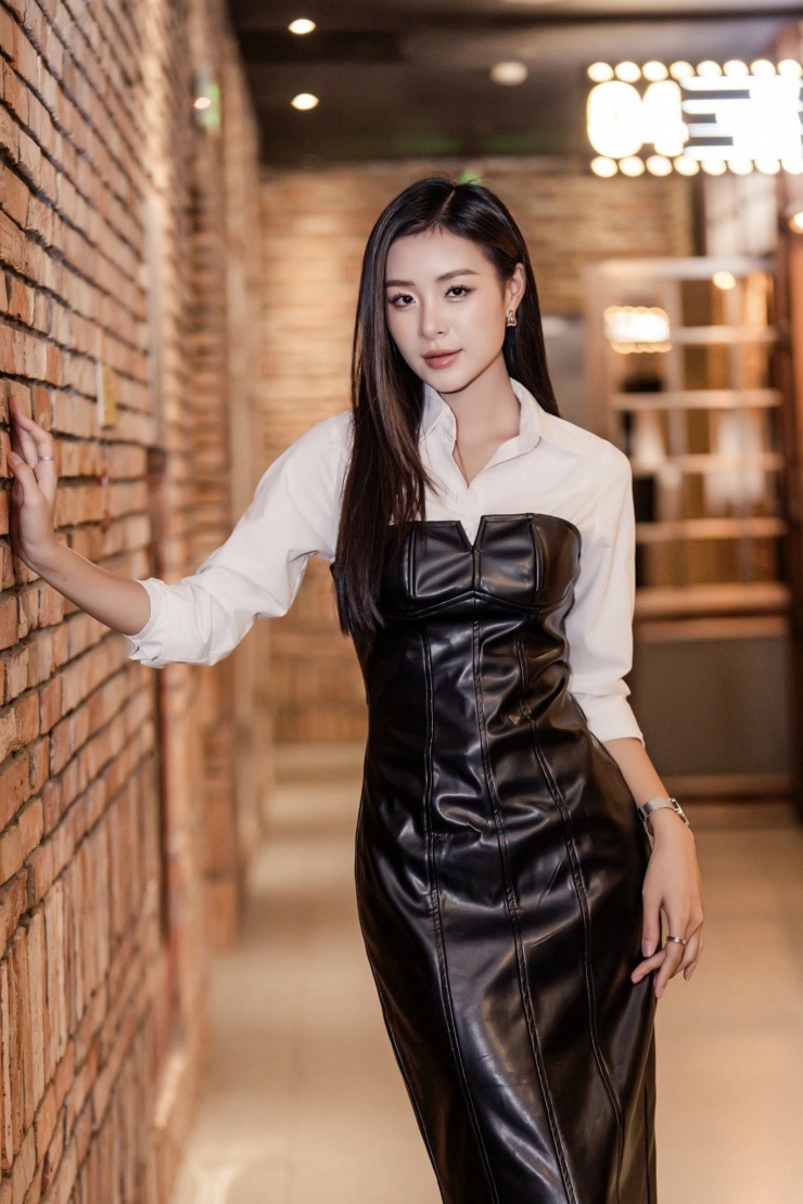 Trước khi trở thành hoa hậu Vi Minh trong "Lời hứa đầu tiên", Trang Emma từng tham gia nhiều phim giờ vàng với nhiều dạng vai. 