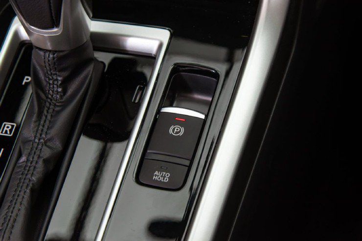 Xe được trang bị khối động động cơ xăng MIVEC, dung tích 1.5L, cho công suất 105 mã lực.