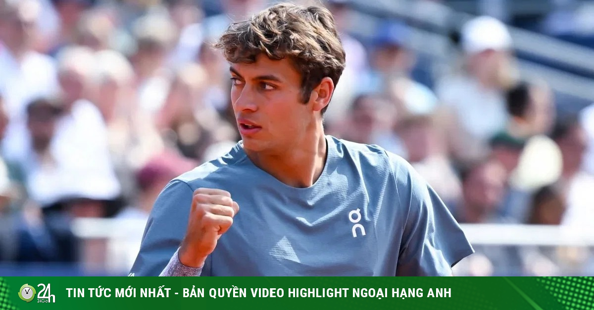 "Võ sĩ giác đấu" tennis mất cúp vào tay đối thủ, "đổ tội" cho bạn gái xinh đẹp