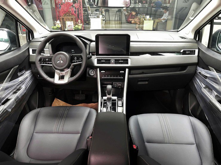 Không gian nội thất là sự kết hợp hài hòa giữa thiết kế tối giản nhưng đầy thực dụng.