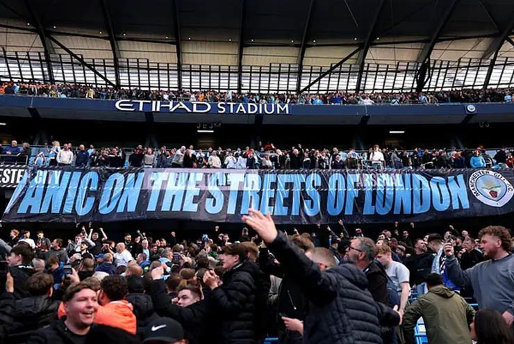 Biểu ngữ chế giễu Arsenal