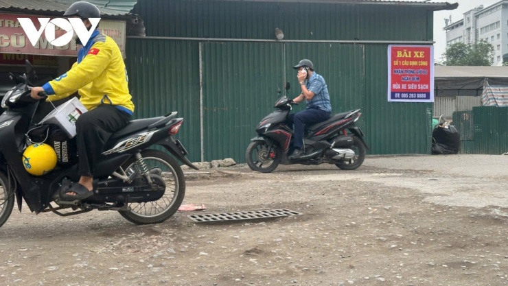 Mặt đường mấp mô