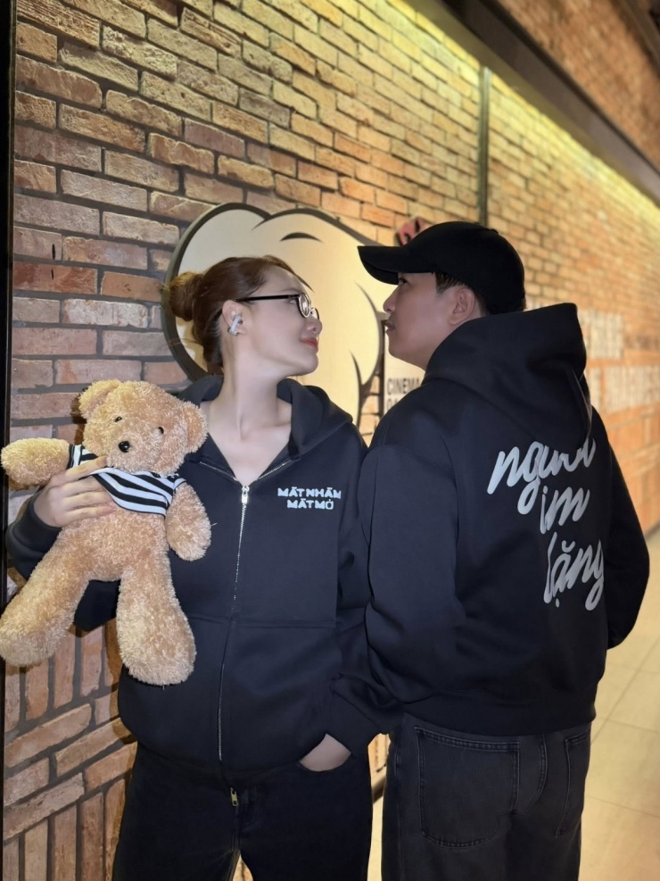 Ảnh sao 21/4: Nhã Phương muốn 'trọn đời nói nhiều' bên Trường Giang - 2