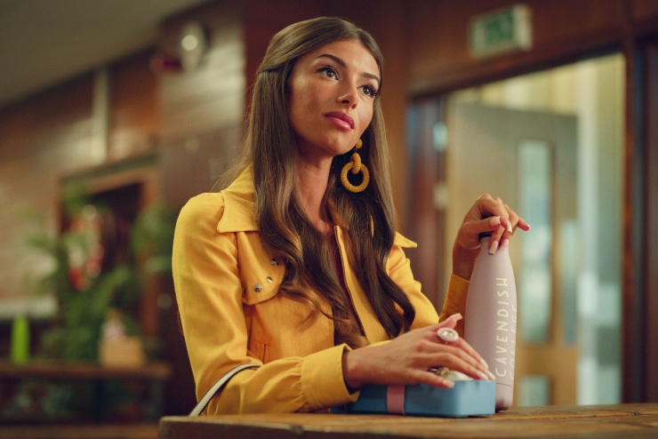 Ở mùa 3 của loạt phim "Sex Education", Ruby đã tỏa sáng khi hẹn hò với nam chính Otis. Ruby bộc lộ những ưu điểm trong tính cách của bản thân, giúp Otis trở nên tự tin và phong cách hơn. Dĩ nhiên, cũng vì thế mà cô nhận được thêm nhiều tình cảm của khán giả.