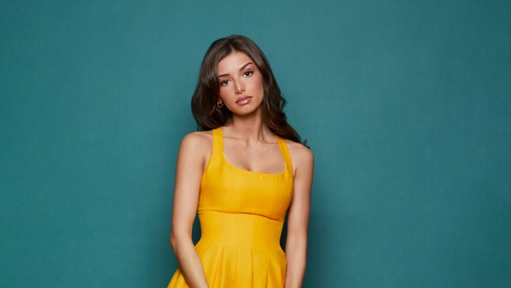 Trong một clip quay cho tạp chí Vogue, Mimi Keene đã tiết lộ quá trình chăm sóc da giúp cô có được làn da căng bóng không tì vết. Đầu tiên, Mimi rửa mặt bằng dầu tẩy trang. Sau đó, nữ diễn viên dùng mặt nạ dưỡng da mắt và xịt nước dưỡng da mặt. Bước tiếp theo là thoa kem chống nắng. Cuối cùng, nữ diễn viên không quên thoa kem dưỡng cho cổ cũng như chăm sóc môi với son dưỡng.