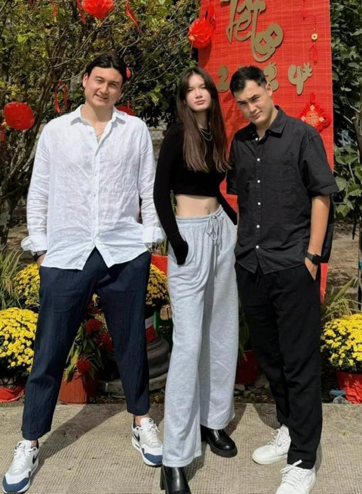 Sắc vóc em gái 19 tuổi của thủ môn Đặng Văn Lâm - 6