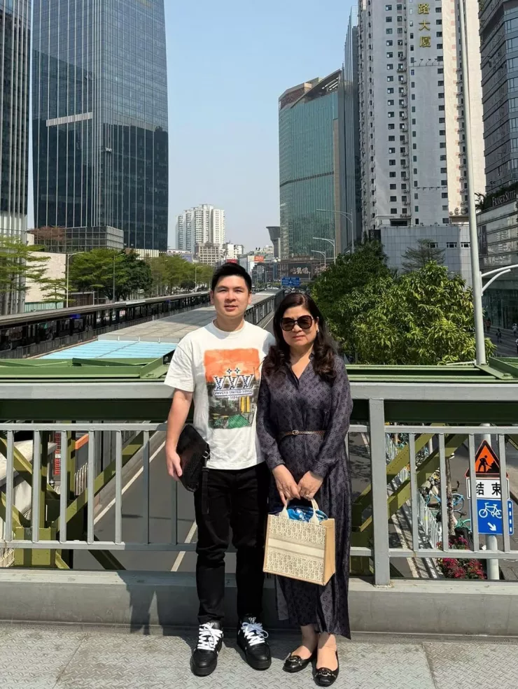 Mẹ chồng Đỗ Mỹ Linh diện set đồ gần 200 triệu đồng mừng tuổi mới - 5