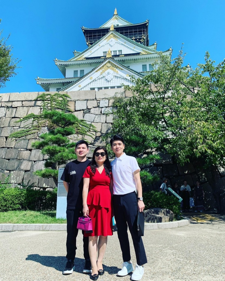 Mẹ chồng Đỗ Mỹ Linh diện set đồ gần 200 triệu đồng mừng tuổi mới - 7