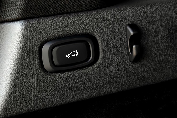 Giá xe VinFast VF 9 niếm yết và lăn bánh tháng 4/2026 - 17