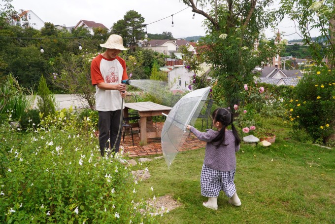 Xuân Trường thỉnh thoảng mới khoe một vài khoảnh khắc đời thường của gia đình trên trang cá nhân.