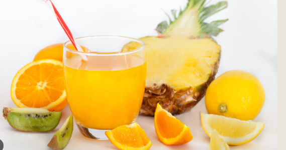 Nếu bạn yêu thích các loại nước có sắc cam vàng thì nước ép cam và dứa là một lựa chọn bạn không nên bỏ qua.