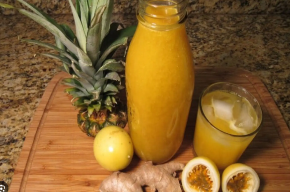 Nước ép dứa và chanh dây là một gợi ý thú vị dành cho các bạn ưa thích những loại thức uống có vị chua nhẹ và ngọt thanh.