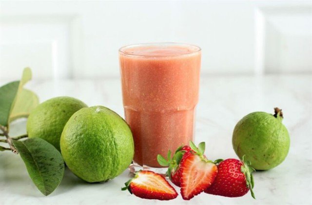 Nước ép sau khi làm xong sẽ có màu đỏ nhạt cùng hương vị ngọt dịu, chua nhẹ, hương thơm thanh mát, hấp dẫn.