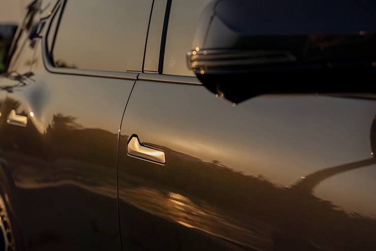 Giá xe VinFast VF 9 niếm yết và lăn bánh tháng 4/2026 - 9