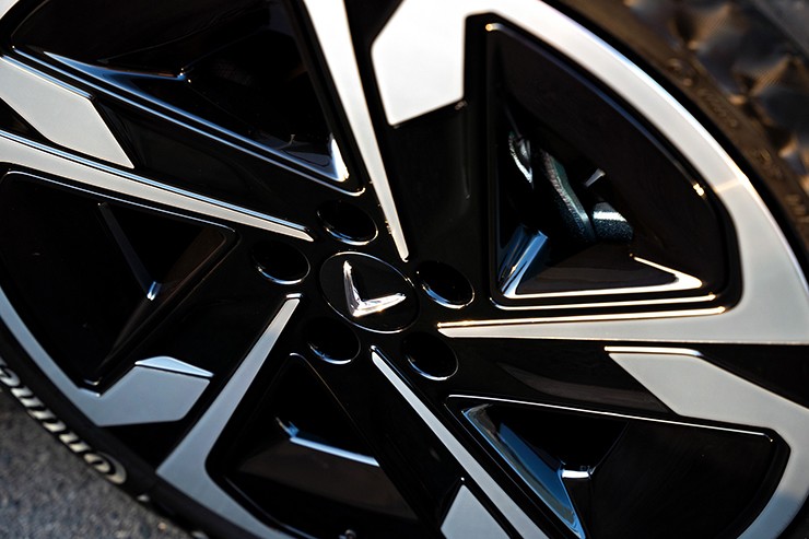 Giá xe VinFast VF 9 niếm yết và lăn bánh tháng 4/2026 - 10