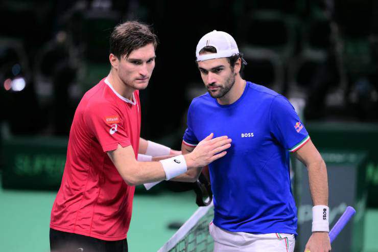 Berrettini (bên phải) đang dần lấy lại sự tự tin