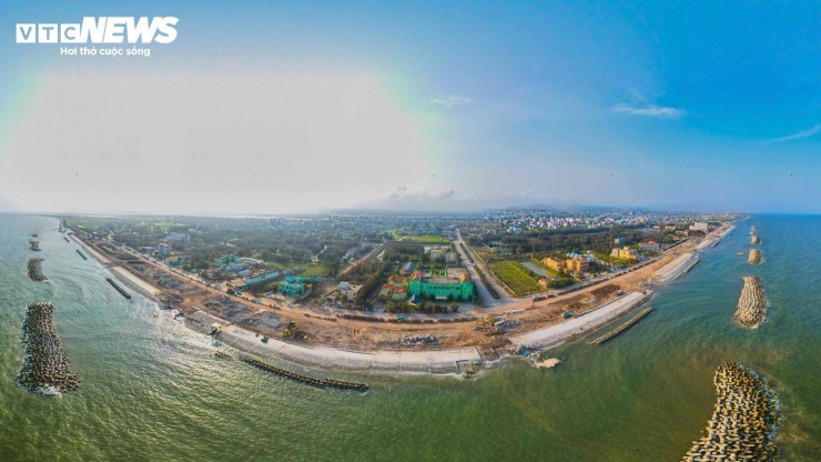 Trong không khí hối hả của những ngày chuẩn bị cuối cùng, biển Thịnh Long đang khoác lên mình diện mạo mới, sẵn sàng đón du khách. Với sự chuẩn bị đồng bộ cùng nhiều hoạt động phong phú, mùa du lịch biển Ninh Bình năm 2026 được kỳ vọng sẽ mang đến những trải nghiệm đáng nhớ, góp phần đưa du lịch địa phương phát triển mạnh mẽ hơn trong thời gian tới.