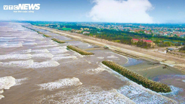 Cũng theo lãnh đạo địa phương, trong khuôn khổ tuần lễ du lịch biển sẽ diễn ra nhiều hoạt động đặc sắc như thả diều, các trò chơi thể thao bãi biển, biểu diễn cà kheo truyền thống, chương trình văn hóa – văn nghệ… nhằm quảng bá hình ảnh Hải Thịnh nói riêng và Ninh Bình nói chung tới du khách. “Chúng tôi đặt mục tiêu đón khoảng 500.000 lượt du khách mỗi năm, từng bước đưa du lịch biển trở thành một trong những động lực phát triển kinh tế quan trọng của địa phương”, ông Tiến nhấn mạnh.