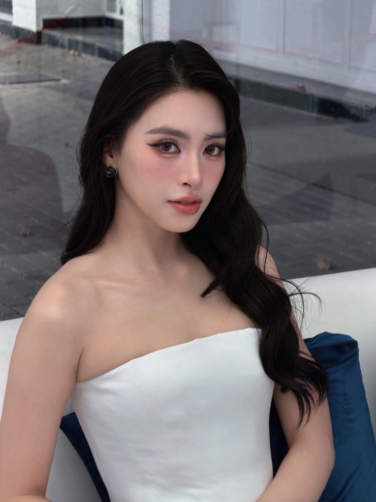 Tiểu Vy dự sự kiện thời trang cùng Ngọc Trinh, Minh Hằng.