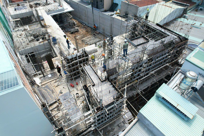 Trước đề xuất đánh thuế đối với người sở hữu từ hai bất động sản trở lên nhằm "hạ nhiệt" thị trường, dư luận xuất hiện nhiều ý kiến trái chiều.&nbsp;