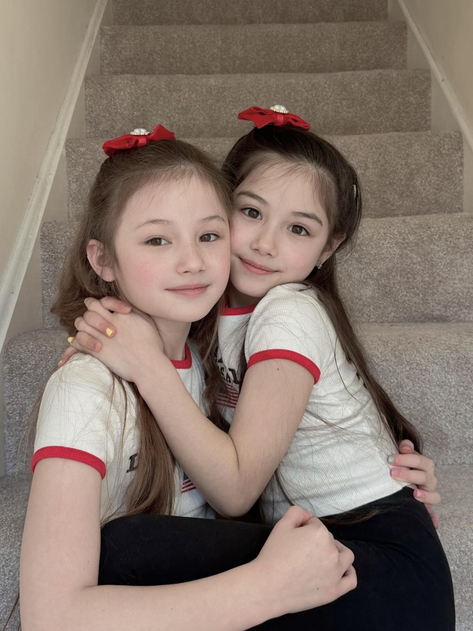 Hai bé gái lai Việt - Anh từng 'gây sốt' năm 2019 giờ ra sao? - 8