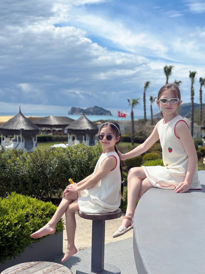 Hai bé gái lai Việt - Anh từng 'gây sốt' năm 2019 giờ ra sao? - 9