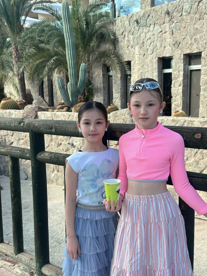 Hai bé gái lai Việt - Anh từng 'gây sốt' năm 2019 giờ ra sao? - 7