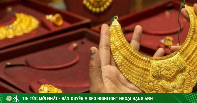 Giá vàng đang giảm, có nên mua trang sức vàng 24K để tích trữ?
