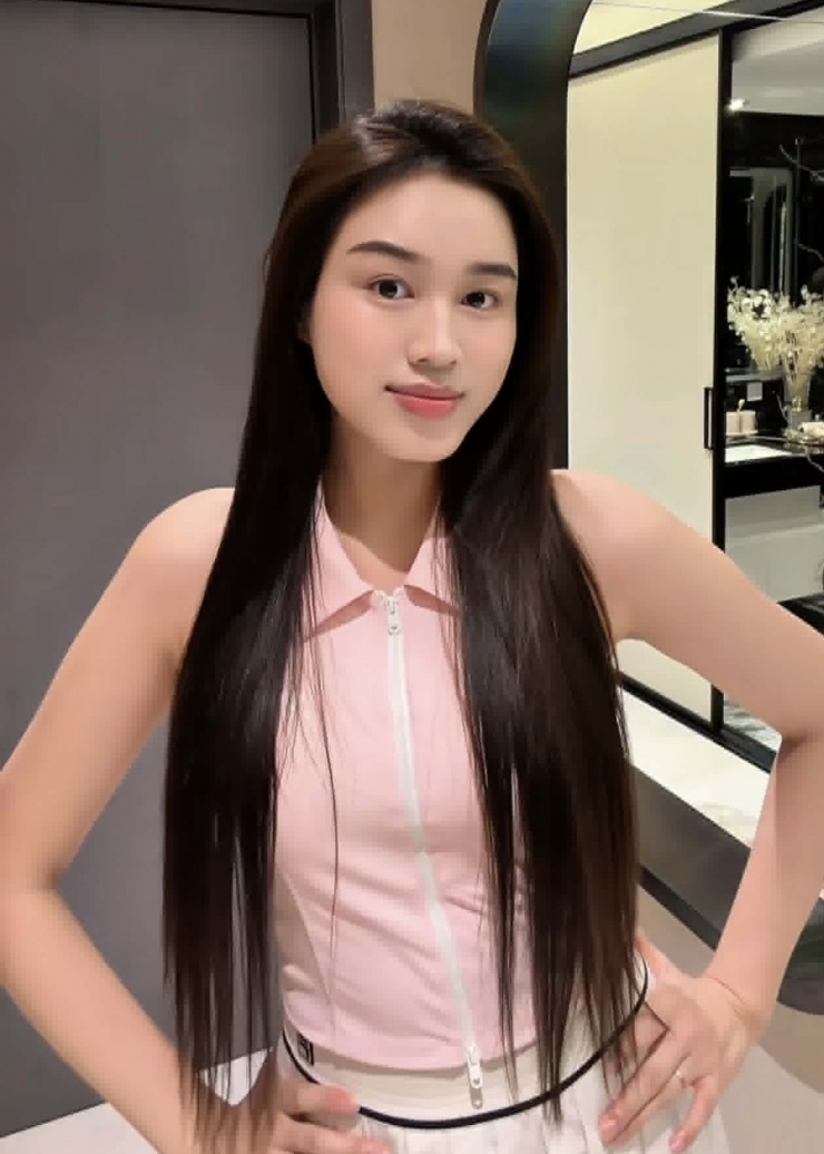 Đỗ Thị Hà khoe dáng khi đi chơi pickleball cùng chồng thiếu gia - 4