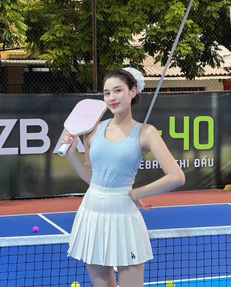Đỗ Thị Hà khoe dáng khi đi chơi pickleball cùng chồng thiếu gia - 8