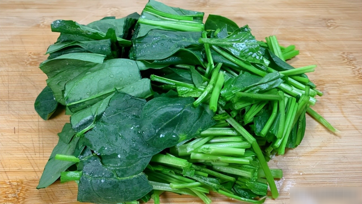 Loại rau vua sắt, nữ hoàng vitamin K, giúp bổ máu, đẹp da, bà bầu ăn nhiều mẹ khỏe, con khôn, xào tỏi cực thơm - 2