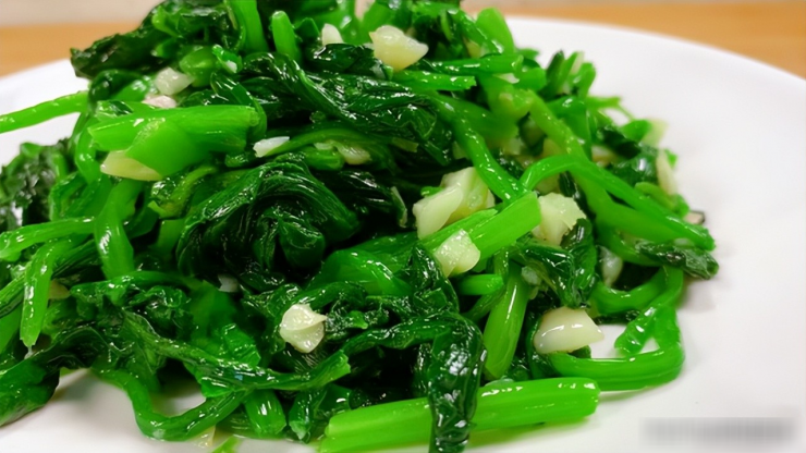 Loại rau vua sắt, nữ hoàng vitamin K, giúp bổ máu, đẹp da, bà bầu ăn nhiều mẹ khỏe, con khôn, xào tỏi cực thơm - 5