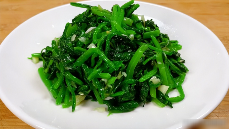 Loại rau vua sắt, nữ hoàng vitamin K, giúp bổ máu, đẹp da, bà bầu ăn nhiều mẹ khỏe, con khôn, xào tỏi cực thơm - 6