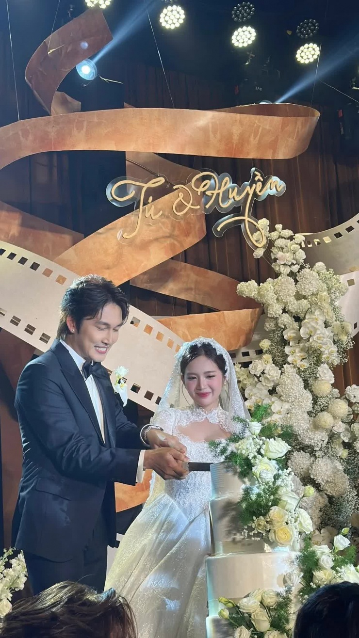 Lễ cưới lãng mạn của cặp đôi diễn viên phim giờ vàng VTV.