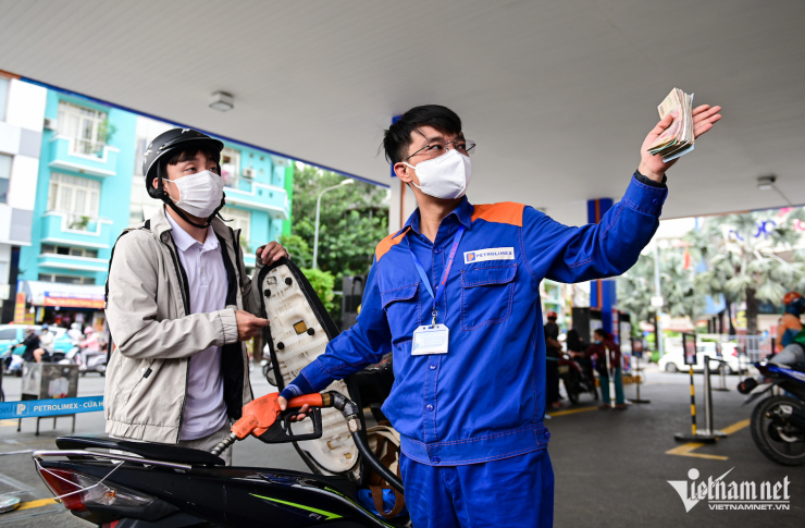 Bộ nêu lý do giá xăng dầu liên tục lao dốc từ đỉnh, một loại dầu đã giảm tới 18.000 đồng/lít - 2