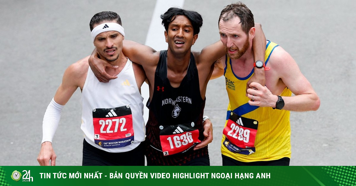 Khoảnh khắc đỉnh cao marathon: 2 VĐV bỏ kỷ lục, dìu đối thủ cùng về đích