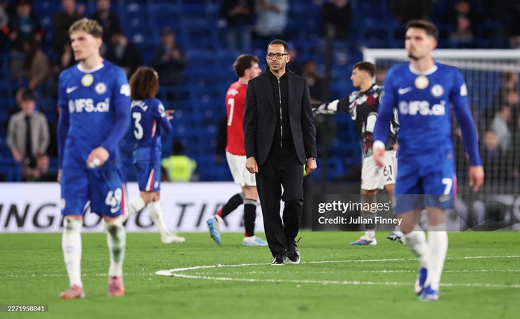 Liam Rosenior rời ghế nóng sớm hơn dự đoán sau chuỗi trận thất vọng