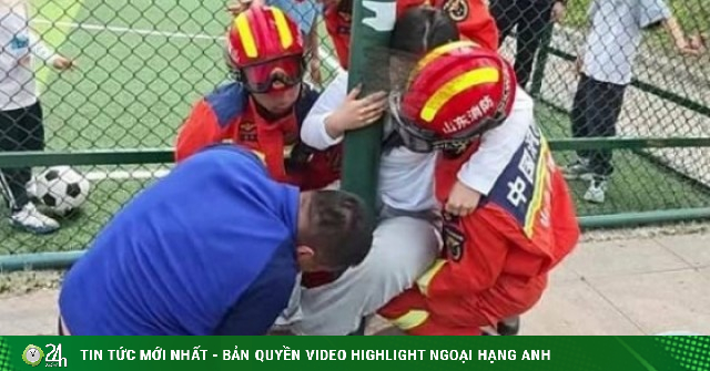 'Dở khóc dở cười' vì thử thách vắt chéo chân quanh cột