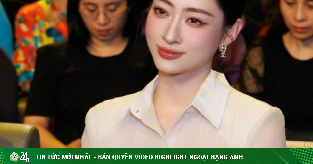 Sơ mi xuyên thấu thanh lịch, nổi bật như Lương Thùy Linh