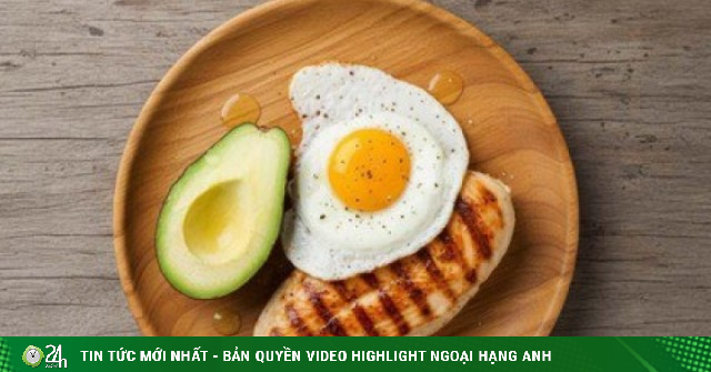 Ăn ức gà có giúp giảm cân tốt hơn ăn trứng?