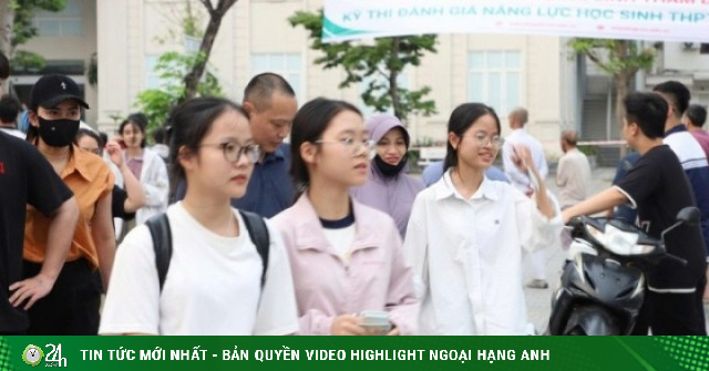 Học sinh lớp 12 'quay cuồng' với các kỳ thi riêng