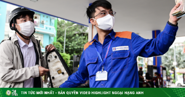 Bộ nêu lý do giá xăng dầu liên tục lao dốc từ đỉnh, một loại dầu đã giảm tới 18.000 đồng/lít