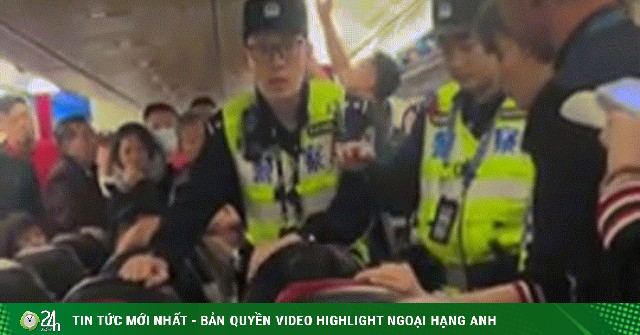 Hành khách bị đuổi khỏi máy bay vì cãi nhau trước giờ cất cánh