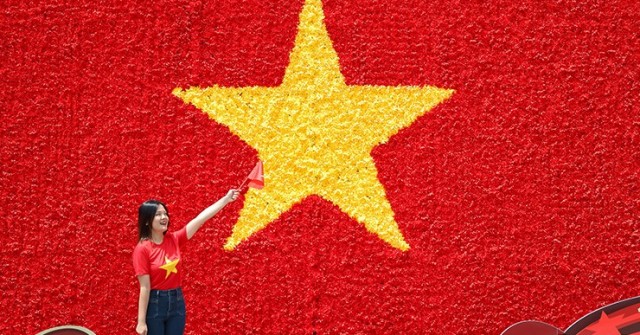 Nghỉ Giỗ Tổ và 30/4: đến Sun World Ha Long check-in cờ hoa rực rỡ, xem carnival, trải nghiệm ẩm thực giữa tầng mây