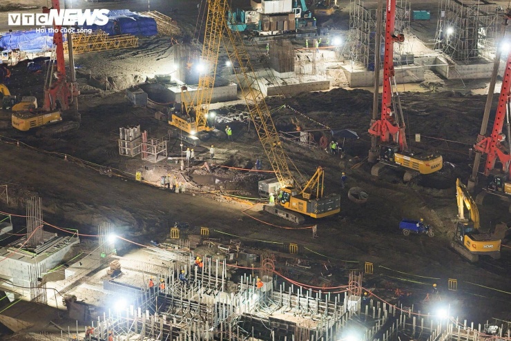 Đại công trường rực sáng xuyên đêm, tăng tốc xây sân vận động lớn nhất thế giới - 6