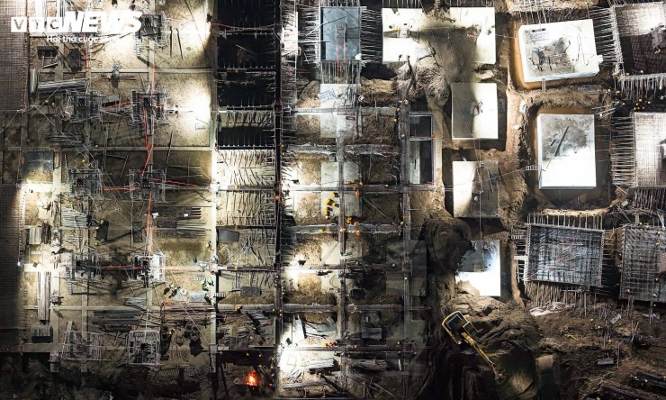 Đại công trường rực sáng xuyên đêm, tăng tốc xây sân vận động lớn nhất thế giới - 14